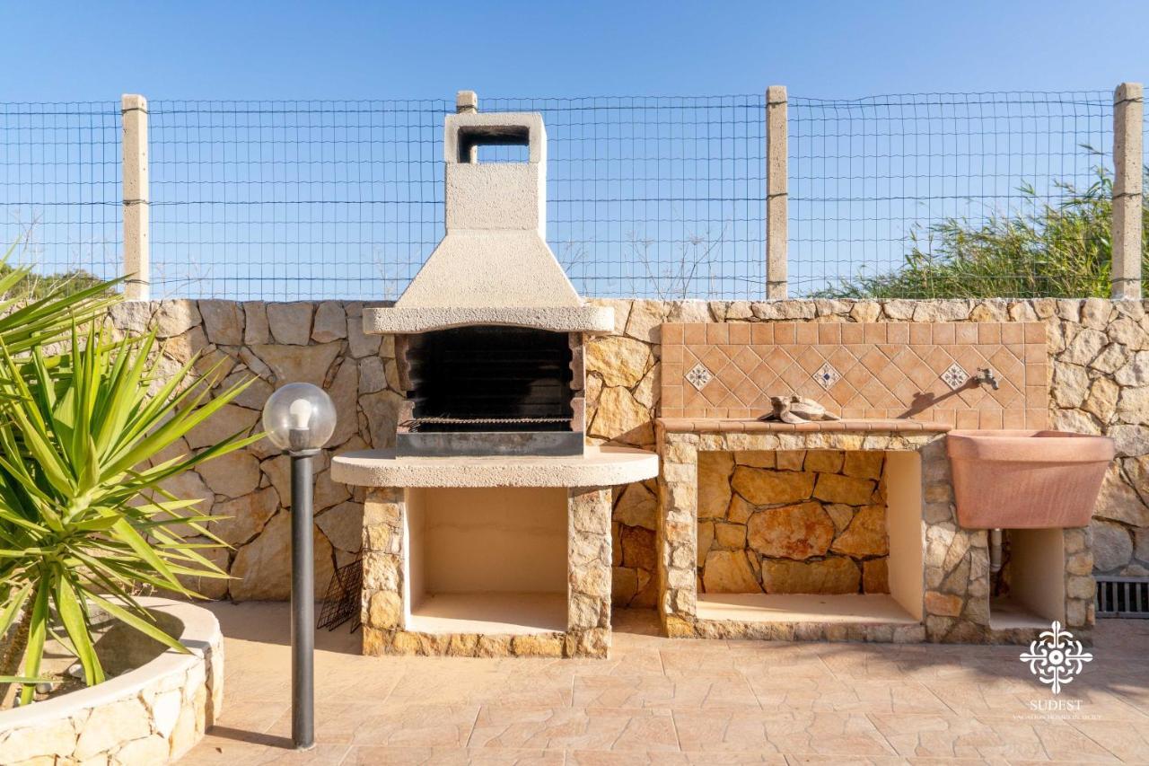 Borgo Marino Beach Residence Lampedusa Bagian luar foto