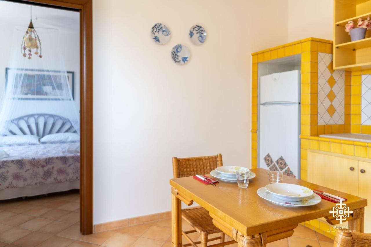 Borgo Marino Beach Residence Lampedusa Bagian luar foto