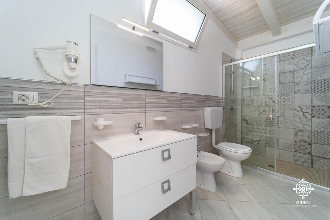 Borgo Marino Beach Residence Lampedusa Bagian luar foto