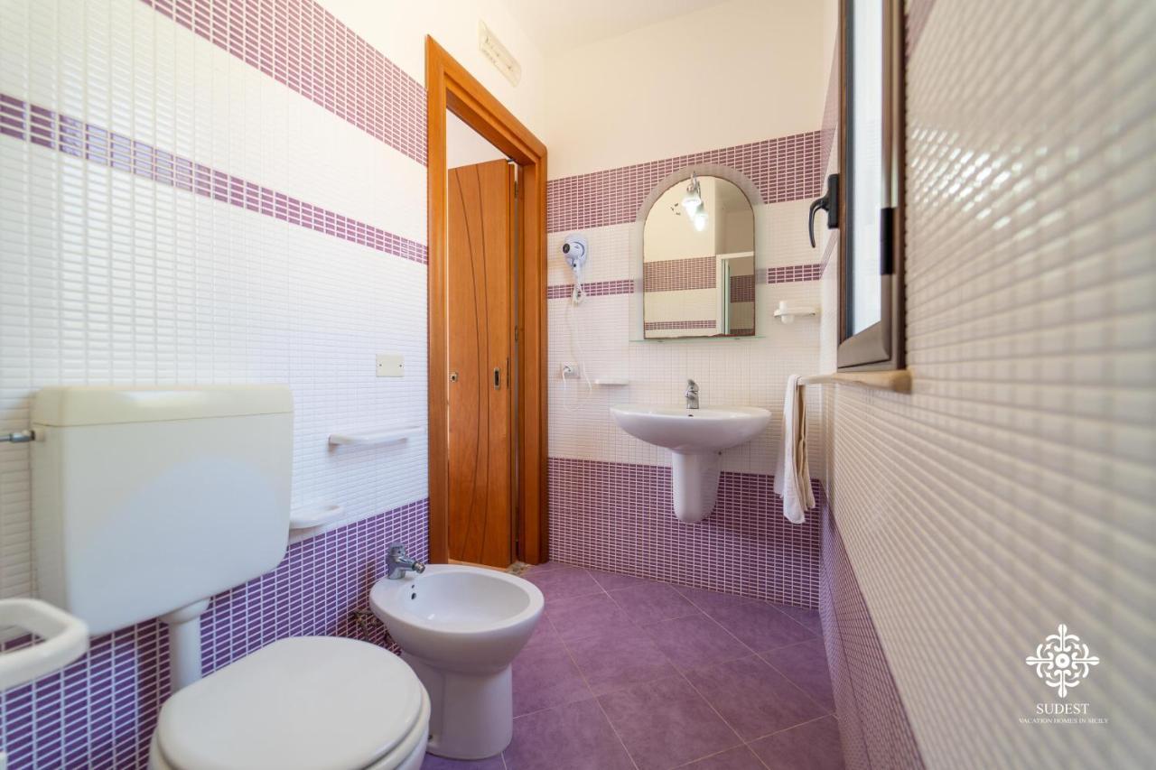 Borgo Marino Beach Residence Lampedusa Bagian luar foto
