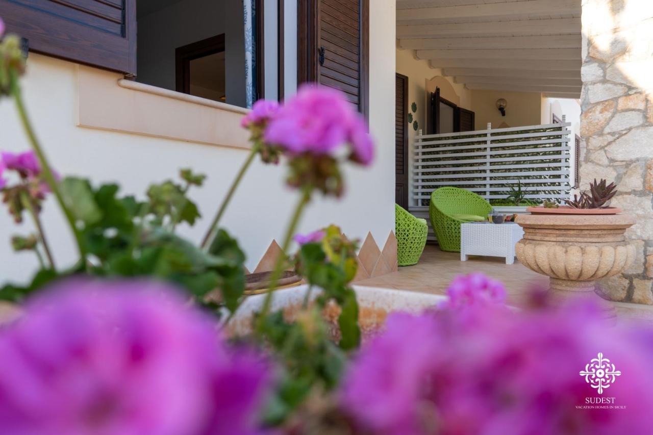Borgo Marino Beach Residence Lampedusa Bagian luar foto